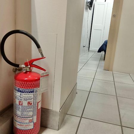 "R&P Apartment", Short Term Stay, Elegant Design, Bisceglie Metro Station, Easy For San Siro And Fiera Milano, Free Parking Bagian luar foto