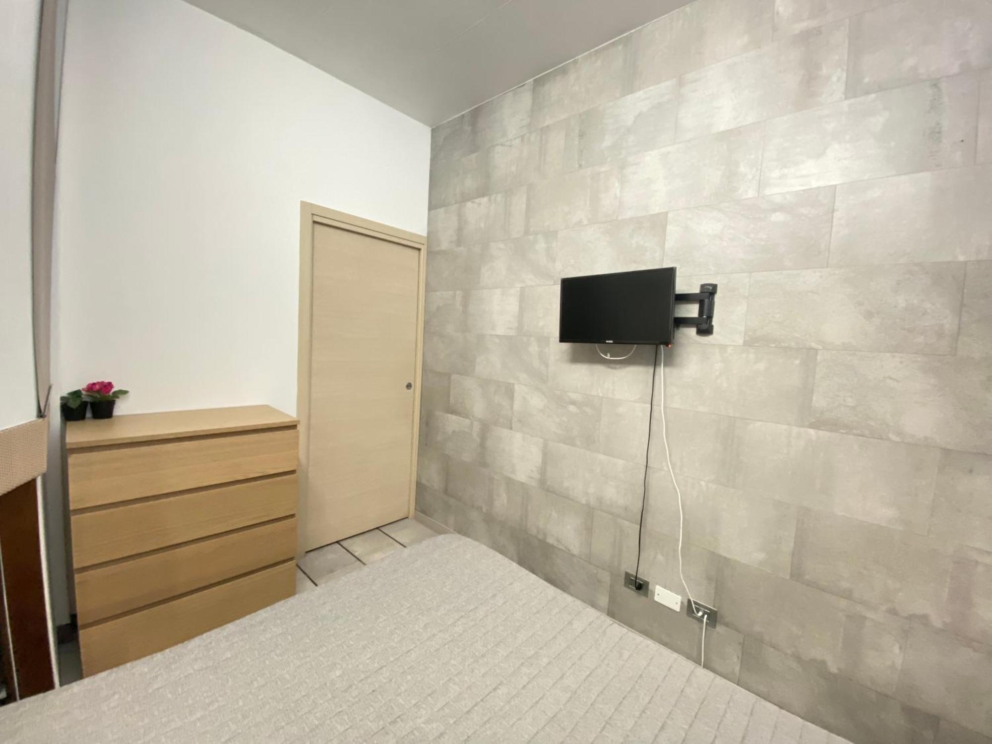 "R&P Apartment", Short Term Stay, Elegant Design, Bisceglie Metro Station, Easy For San Siro And Fiera Milano, Free Parking Bagian luar foto