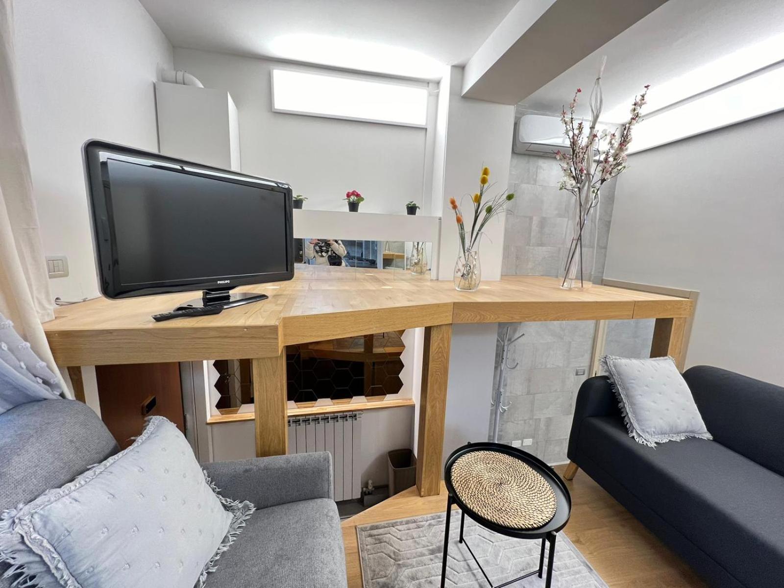 "R&P Apartment", Short Term Stay, Elegant Design, Bisceglie Metro Station, Easy For San Siro And Fiera Milano, Free Parking Bagian luar foto