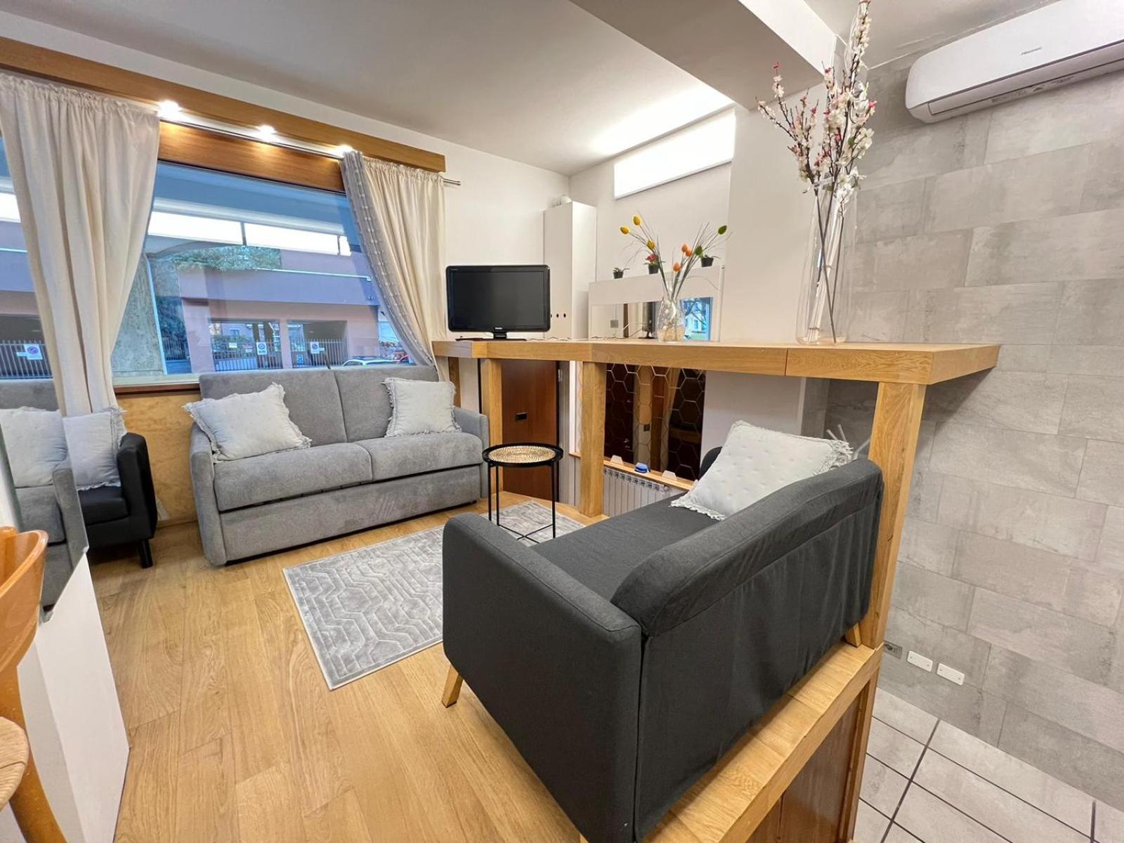 "R&P Apartment", Short Term Stay, Elegant Design, Bisceglie Metro Station, Easy For San Siro And Fiera Milano, Free Parking Bagian luar foto
