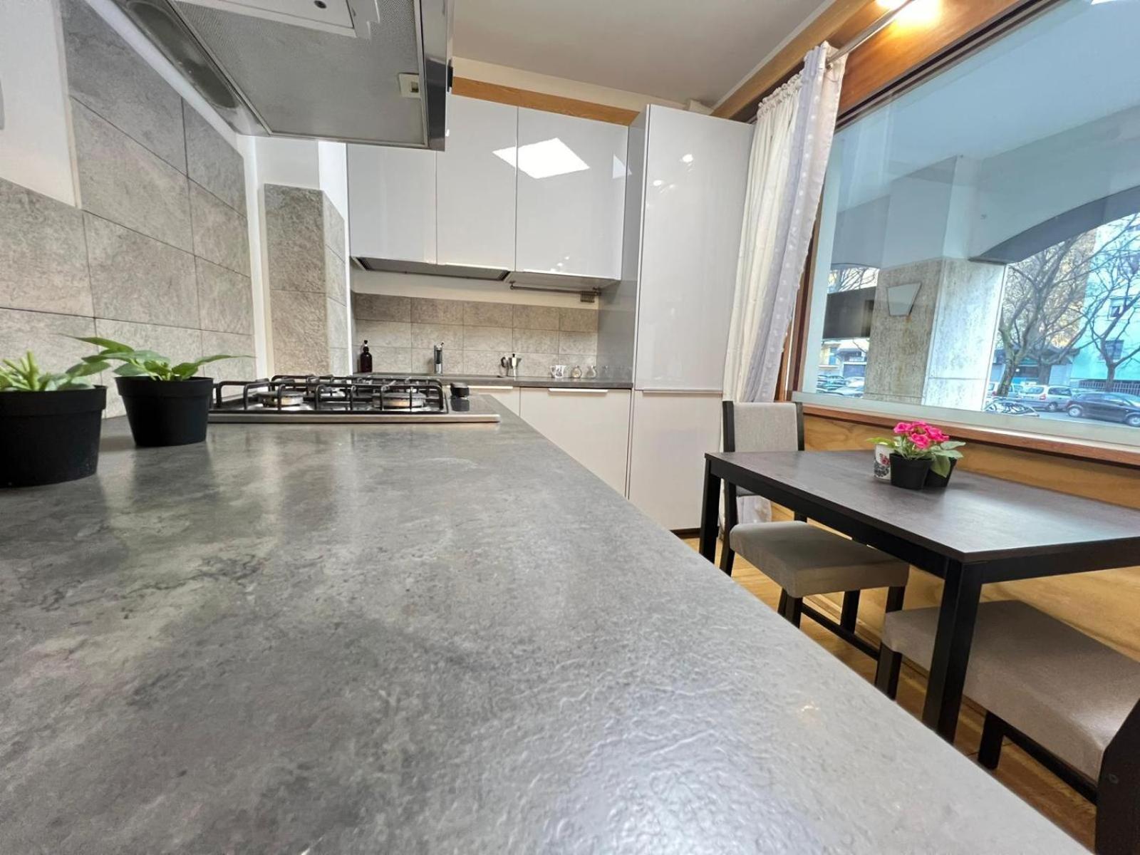 "R&P Apartment", Short Term Stay, Elegant Design, Bisceglie Metro Station, Easy For San Siro And Fiera Milano, Free Parking Bagian luar foto
