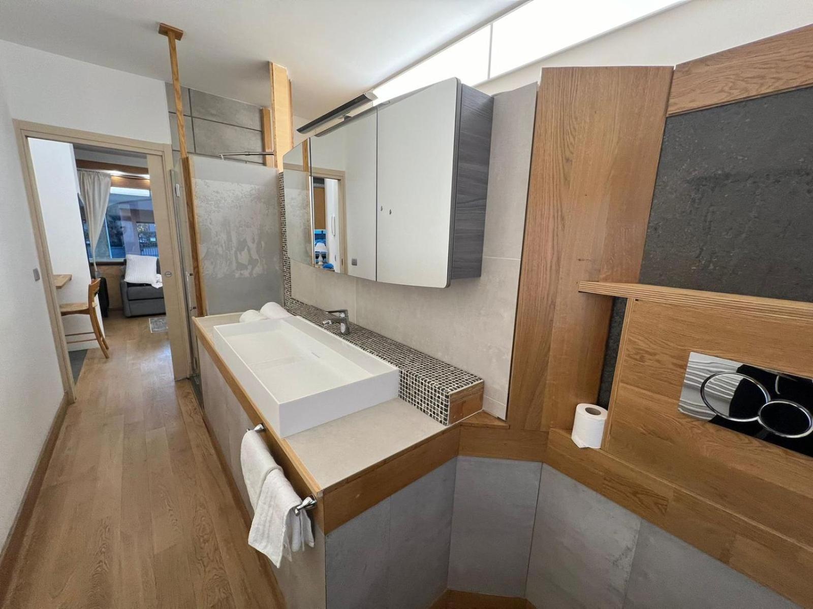 "R&P Apartment", Short Term Stay, Elegant Design, Bisceglie Metro Station, Easy For San Siro And Fiera Milano, Free Parking Bagian luar foto