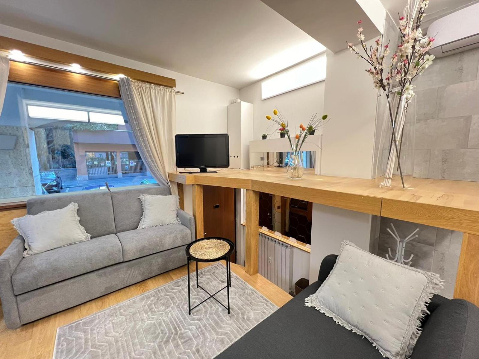 "R&P Apartment", Short Term Stay, Elegant Design, Bisceglie Metro Station, Easy For San Siro And Fiera Milano, Free Parking Bagian luar foto