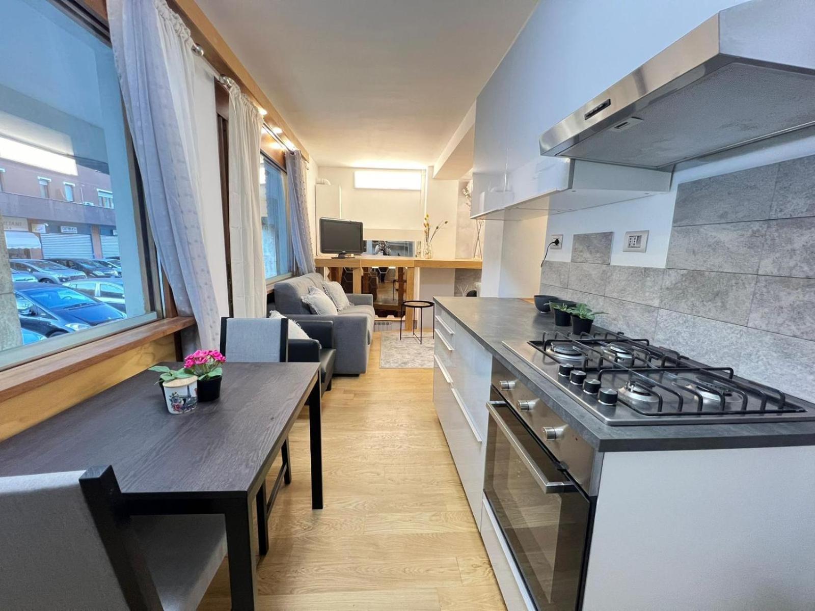 "R&P Apartment", Short Term Stay, Elegant Design, Bisceglie Metro Station, Easy For San Siro And Fiera Milano, Free Parking Bagian luar foto