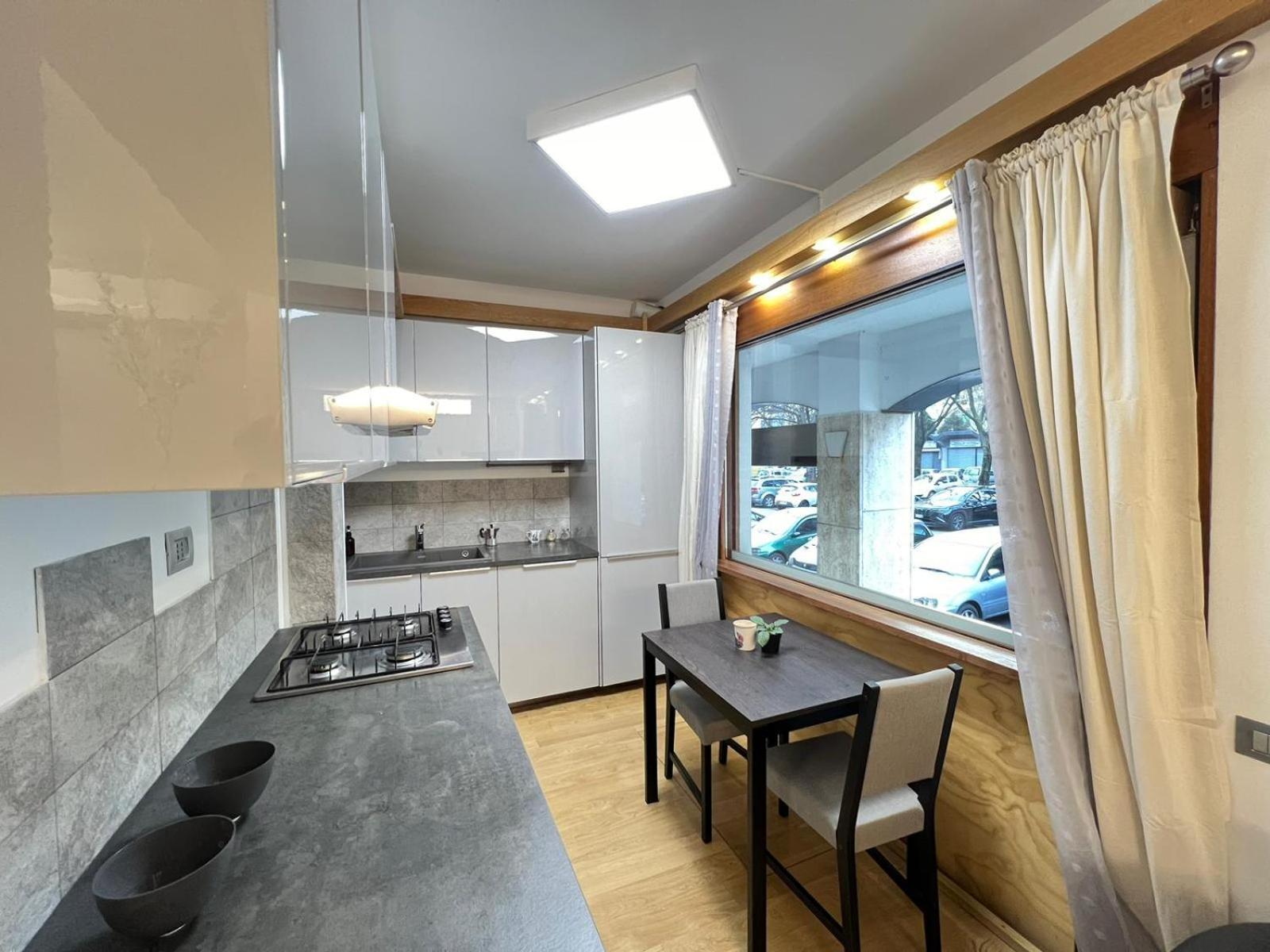 "R&P Apartment", Short Term Stay, Elegant Design, Bisceglie Metro Station, Easy For San Siro And Fiera Milano, Free Parking Bagian luar foto