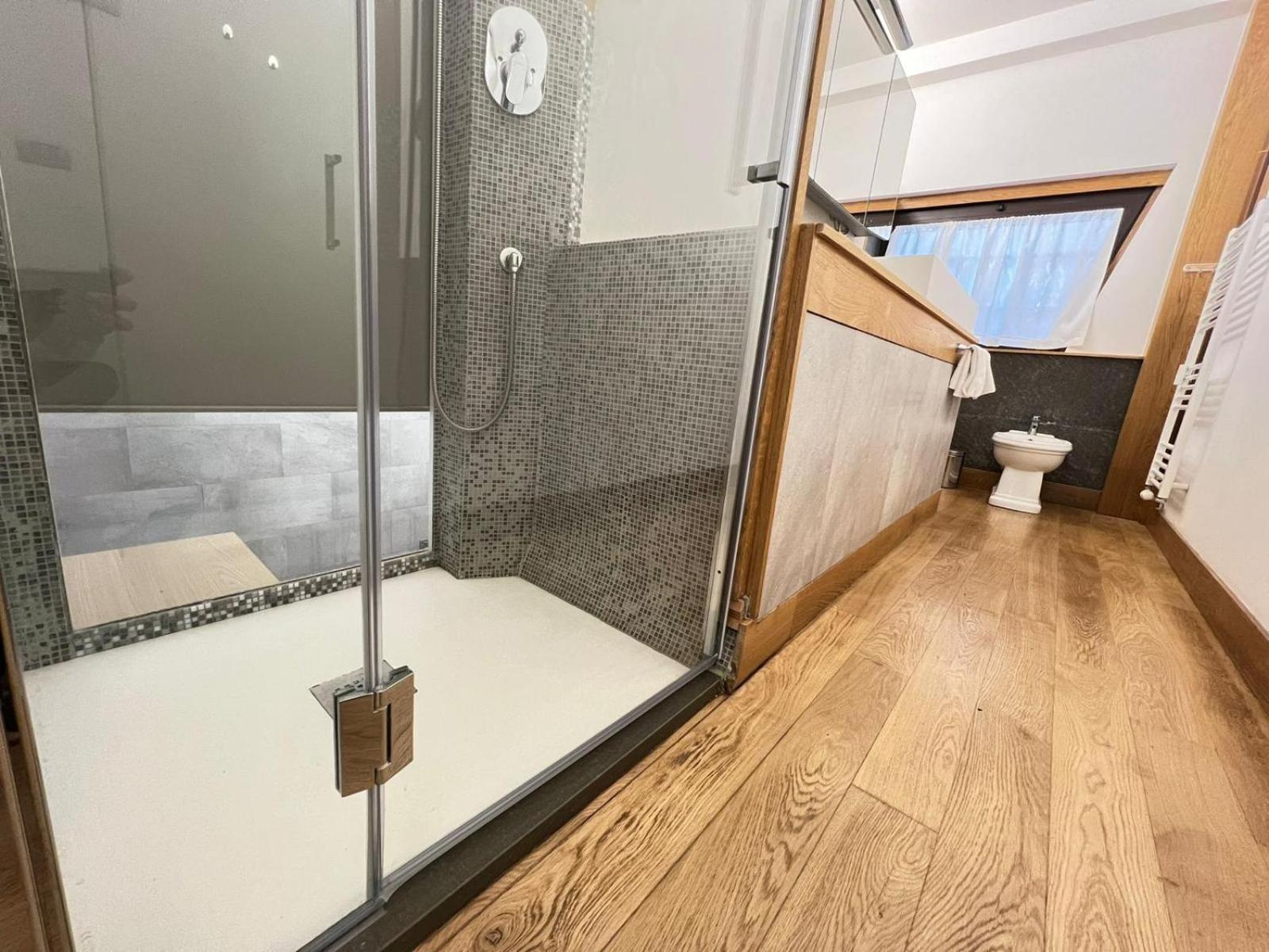 "R&P Apartment", Short Term Stay, Elegant Design, Bisceglie Metro Station, Easy For San Siro And Fiera Milano, Free Parking Bagian luar foto